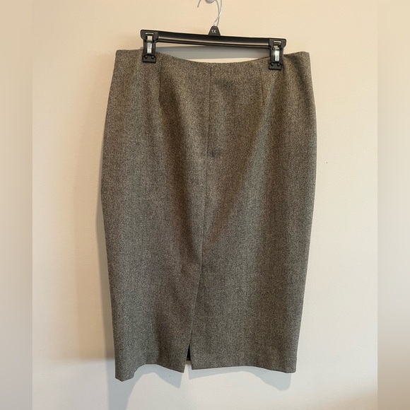 Ralph Lauren 100% wool skirt. Size 12 - Picture 4 of 8